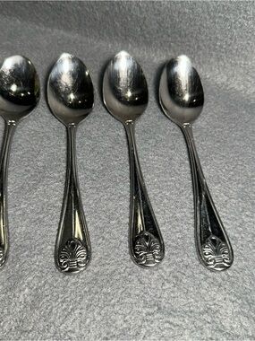 Towle Supreme Cutlery teaspoons
 (Set of 4)